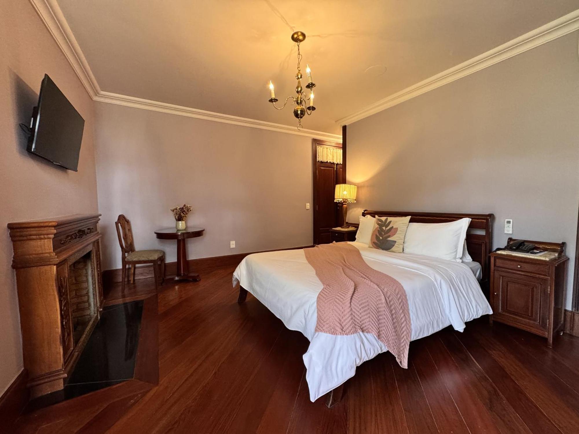 Aroso Paco Hotel Pedra Azul  Zewnętrze zdjęcie A room at the hotel